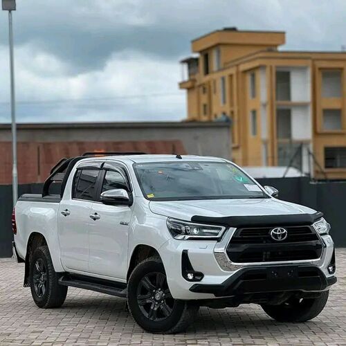 TOYOTA HILUX NAUZA NEW 