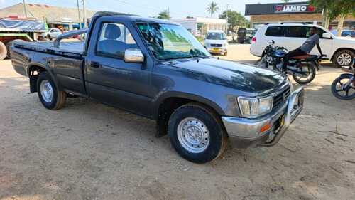 NAUZA TOYOTA PICK UP 