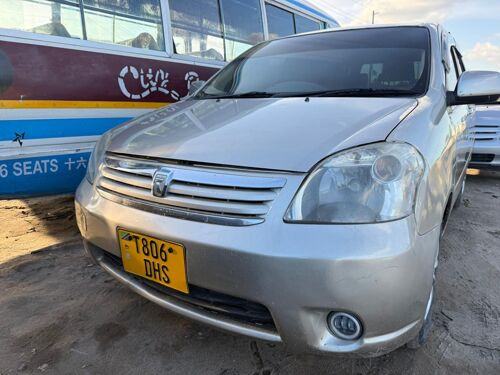Toyota Raum 