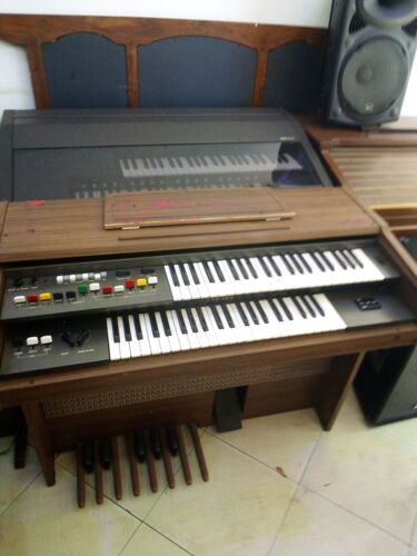 Organ piano used