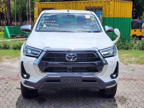 HIlux nauza new safi sana