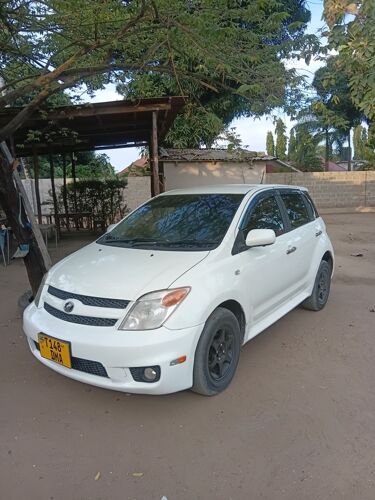TOYOTA IST INAUZWA 12.8