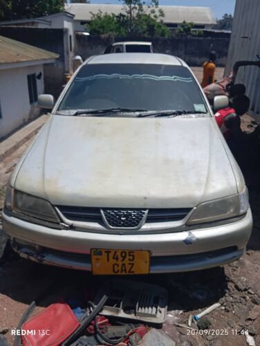 Toyota carina inataka rangi tu