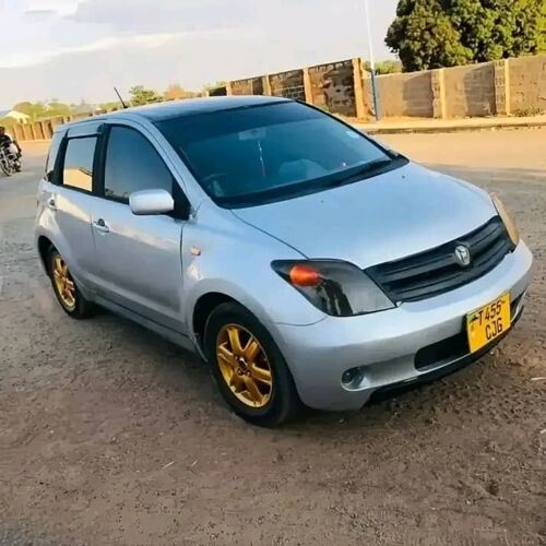 TOYOTA I S T 
