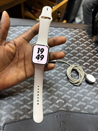 Apple watch series 8