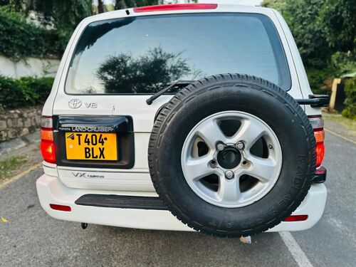 Toyota vx v8 dzel ipo mwanza