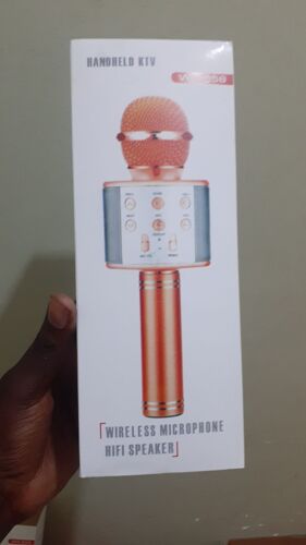 Karaokee bluetooth microphone 