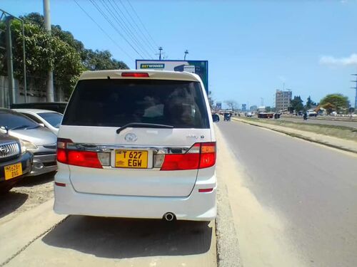 Toyota alphad inauzwa 15