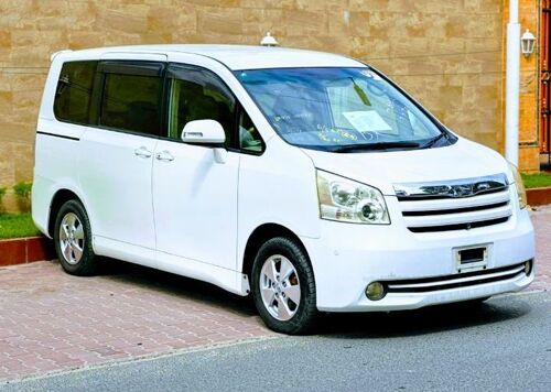 Toyota Noah mpya vunja bei