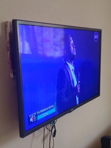 LG TV Flat screen 32 Inches