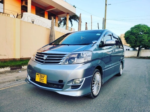 Toyota ALPHARD Inauzwa