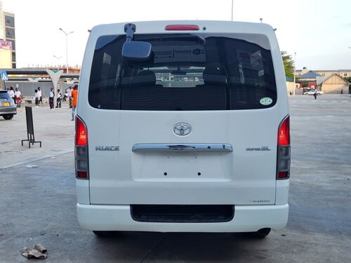 TOYOTA HIACE QUANTUM 