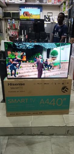 HISENSE SMART 40 INCH TV