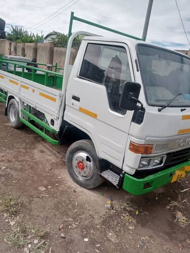 TOYOTA DYNA