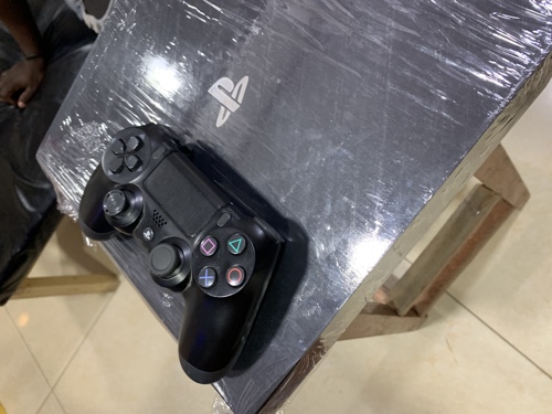 ps4 pro 1tb with one controller
