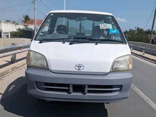 TOWN HIACE NAUZA NEW