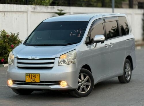 Toyota Noah ENL