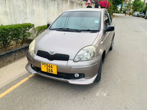 Vitz old model Rs 