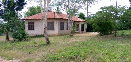 HOUSE WITH LARGE AREA