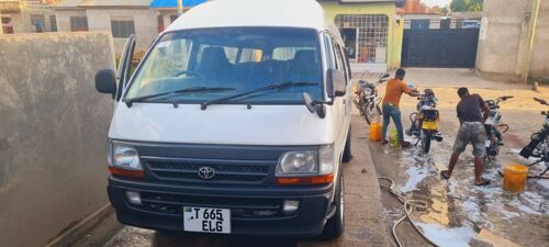 Toyota HiAce 5