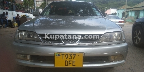 Toyota Carina kali Sanaa inauzwa