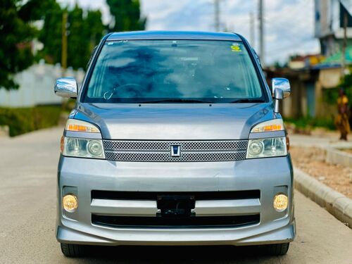 NAUZA TOYOTA NOAH NEW SHAPE