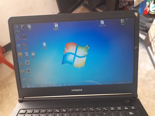 HITACH FLORA SE210 LAPTOP