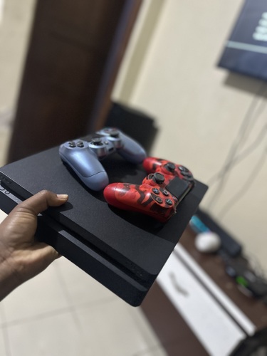 PS 4 SLIM 2 PAD 2 CD 400K