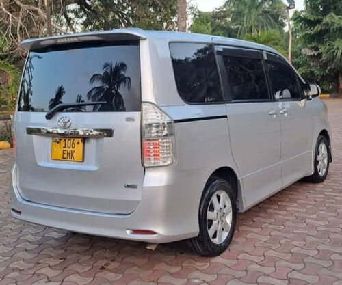 NAUZA TOYOTA NOAH NEW SHAPE