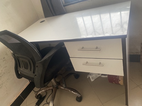 MEZA YA OFISINI PAMOJA NA KITI