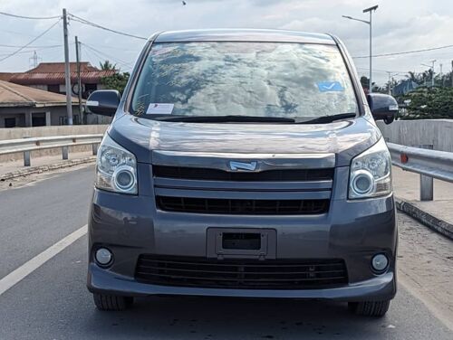NAUZA TOYOTA NOAH NEW SHAPE 