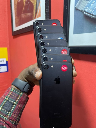 Iphone 7plain 128 Gb