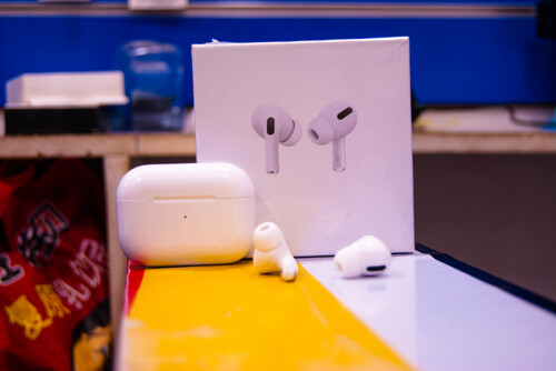 AirPods Min Pro FULLBOX BRAND NEW (OFFER) 35,000/= FREE DELIVERY