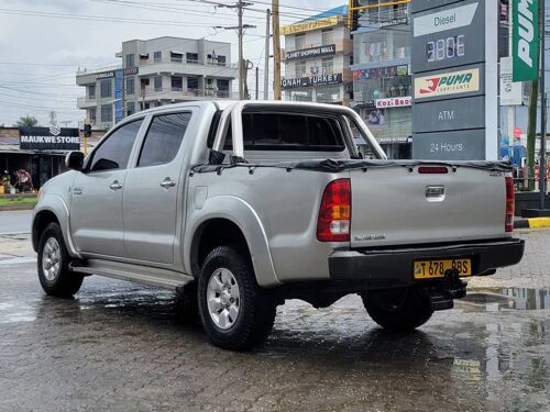 Hilux Double Cabin Pickup 2tr