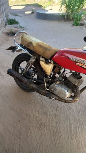 Suzuki ax 100 inatembea 