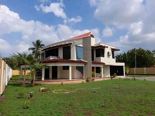 4BEDROOMS BEACH HOUSE 4RENT AT MBEZI BEACH