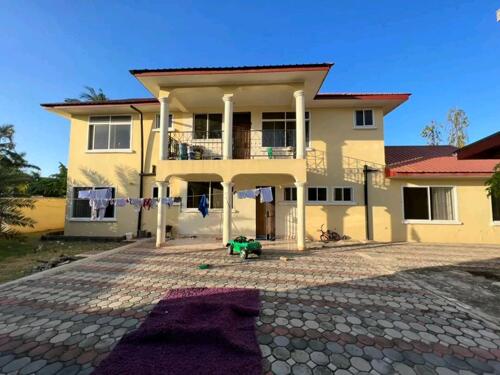 3BEDROOMS HOUSE FOR RENT AT MBEZI BEACH