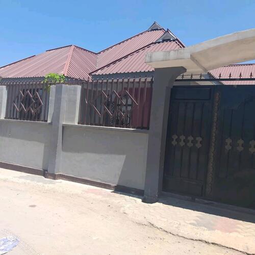 6bdrm House for SALE,KINONDON