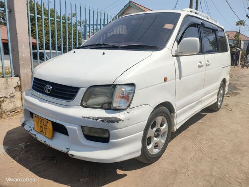 Toyota Noah 2WD