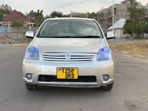 Toyota raum 