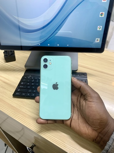 IPHONE 11 plain
