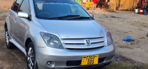Toyota IST inauzwa million 9