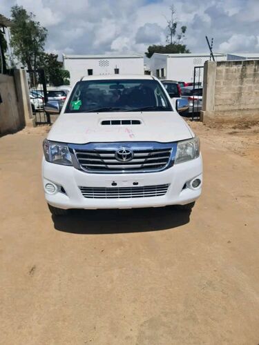 HILUX IPO SAFI SANA KALIBU