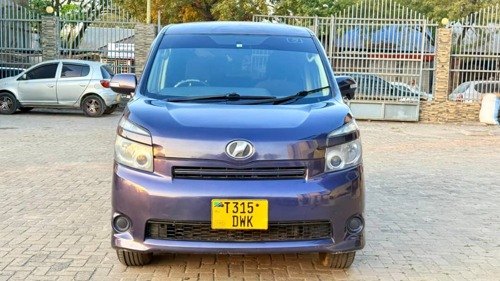 NAUZA TOYOTA NOAH 