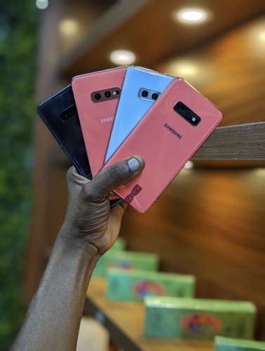 SAMSUNG GALAXY S10E