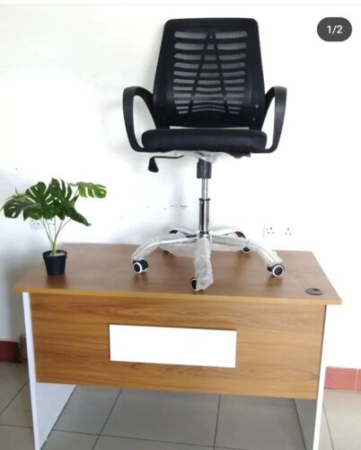 Office table + chair 