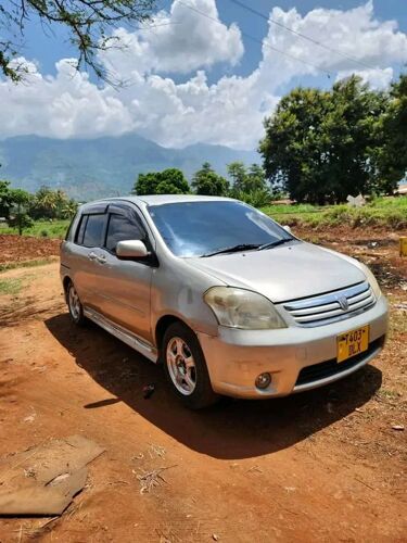 Toyota Raum 