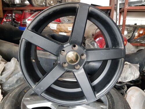 RIM SAIZE 18X8 YA GARI ZOTE