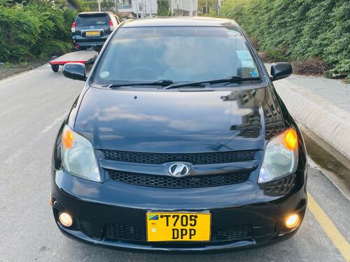 NAUZA TOYOTA IST NZURI 