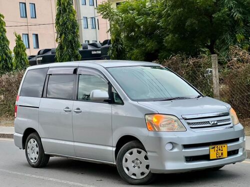 Toyota Noah s